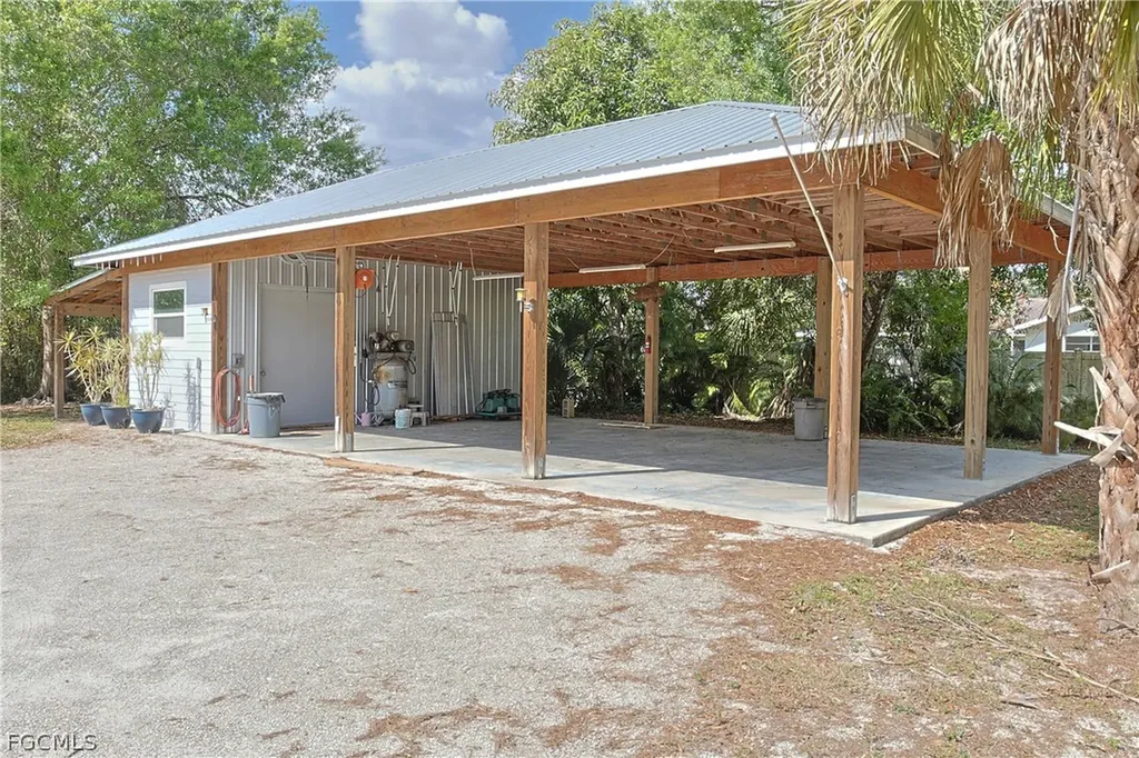 21531 Pearl Street Alva FL 33920