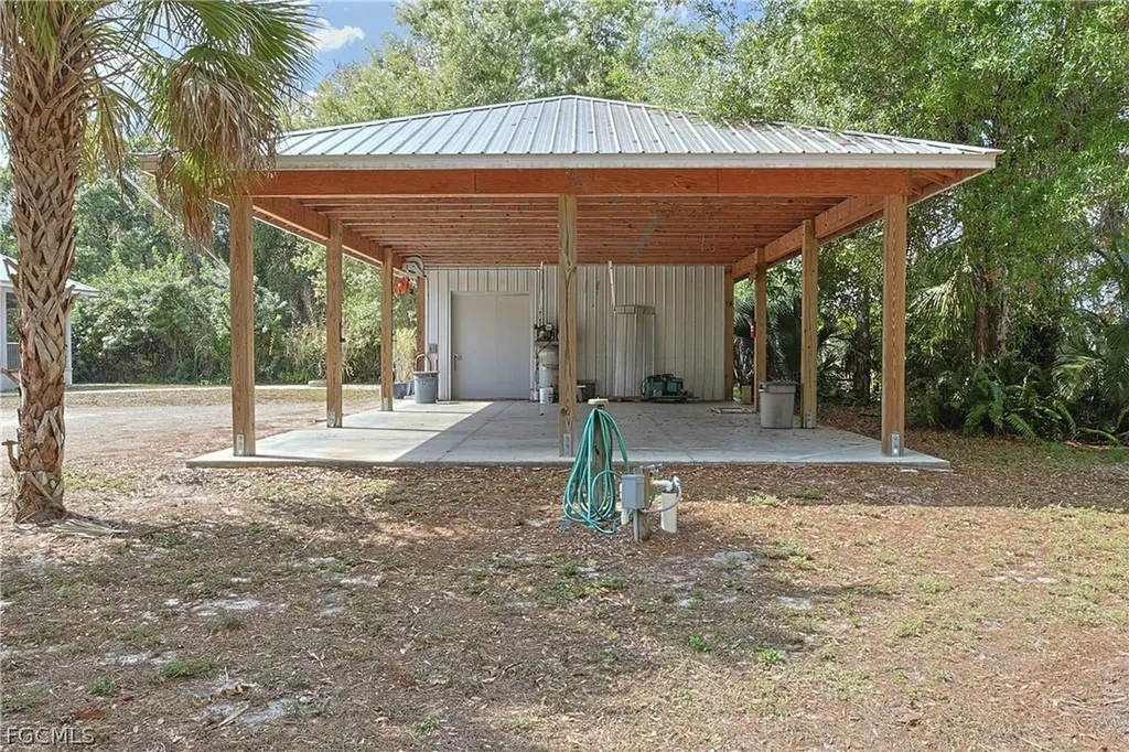 21531 Pearl Street Alva FL 33920