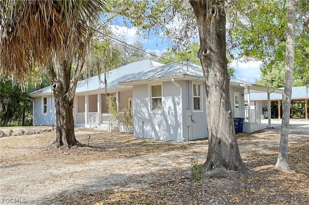 21531 Pearl Street Alva FL 33920