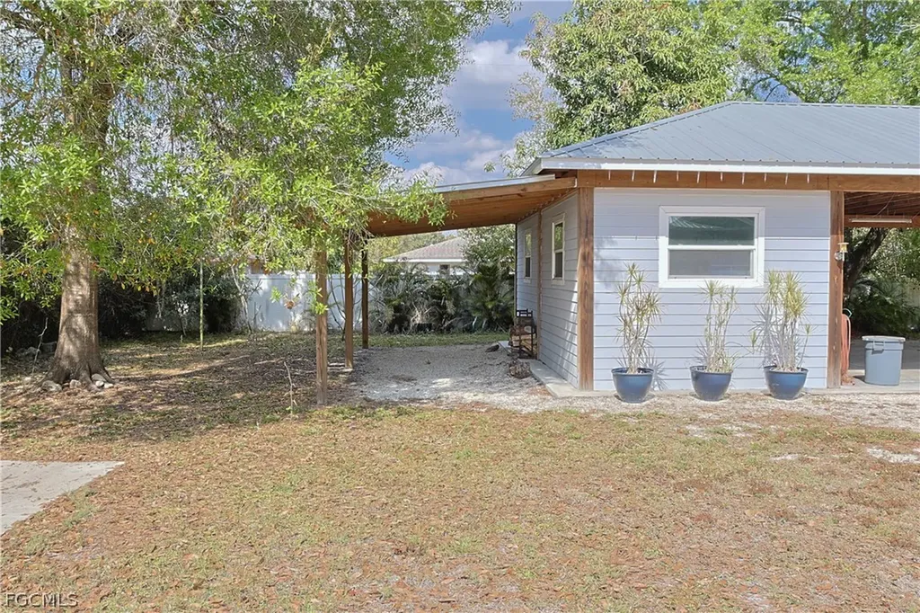 21531 Pearl Street Alva FL 33920