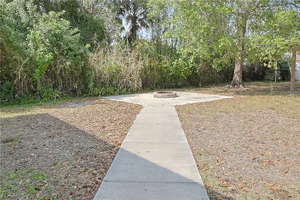 21531 Pearl Street Alva FL 33920