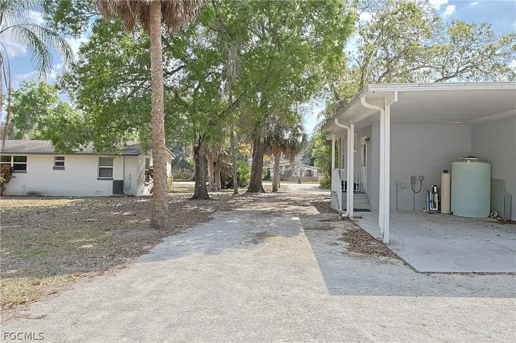 21531 Pearl Street Alva FL 33920