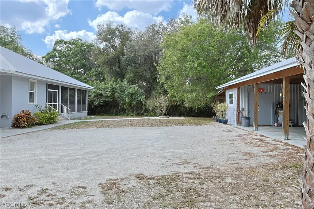 21531 Pearl Street Alva FL 33920