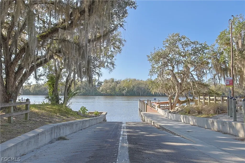 21531 Pearl Street Alva FL 33920