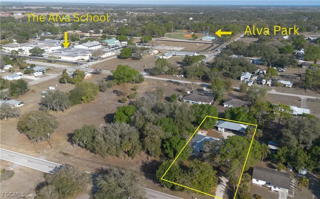 21531 Pearl Street Alva FL 33920