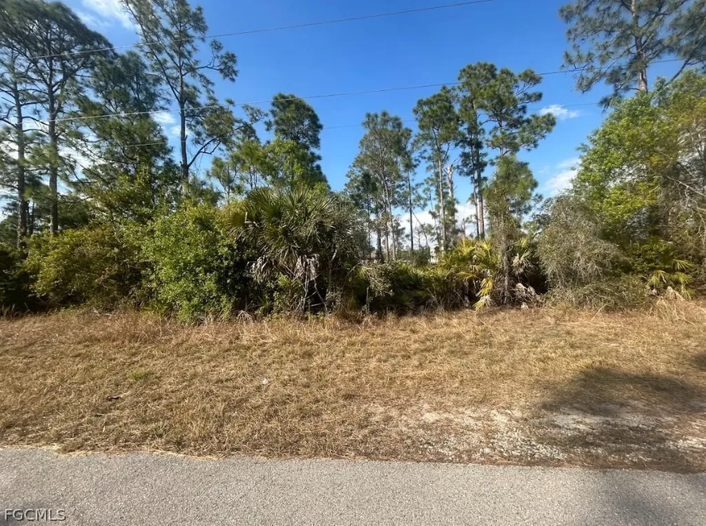 1135 Crestwood Street E Lehigh Acres FL 33974