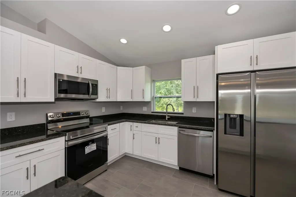 6073 Kumquat Circle Labelle FL 33935