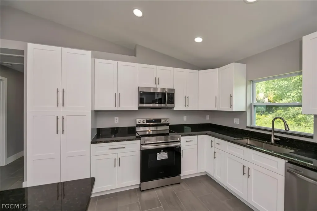 6073 Kumquat Circle Labelle FL 33935