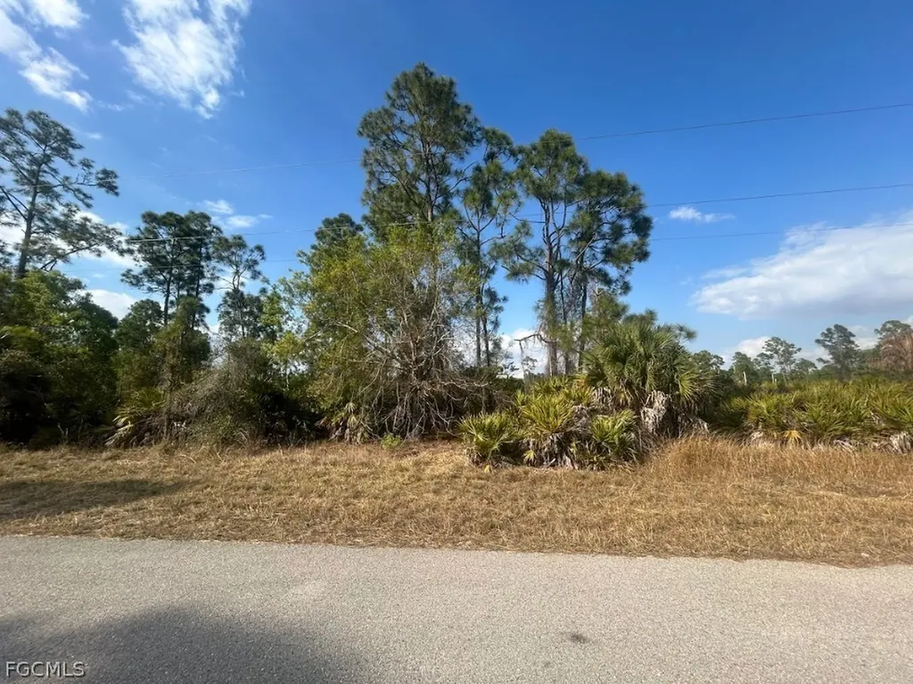 1137 Crestwood Street E Lehigh Acres FL 33974