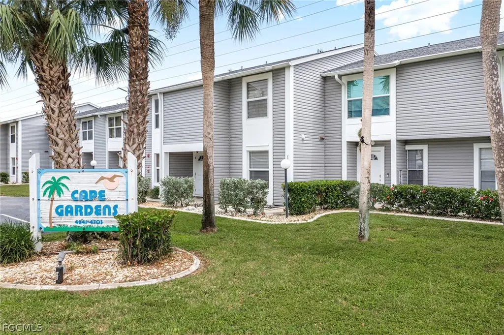 4641 SW Santa Barbara Place Cape Coral FL 33914