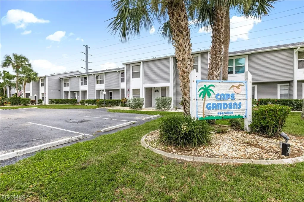 4641 SW Santa Barbara Place Cape Coral FL 33914