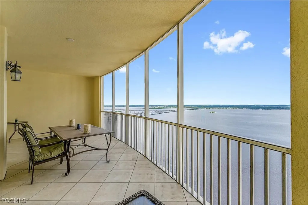 2743 1st Street Fort Myers FL 33916