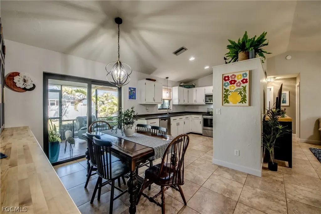 1617 SW 25th Lane Cape Coral FL 33914