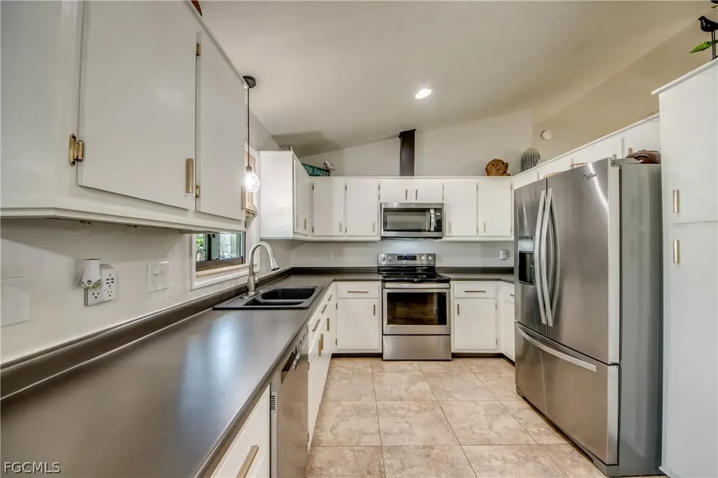 1617 SW 25th Lane Cape Coral FL 33914