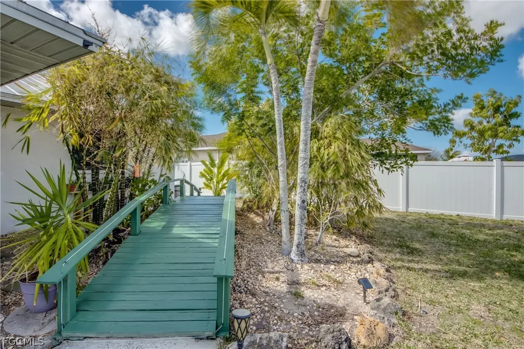 1617 SW 25th Lane Cape Coral FL 33914