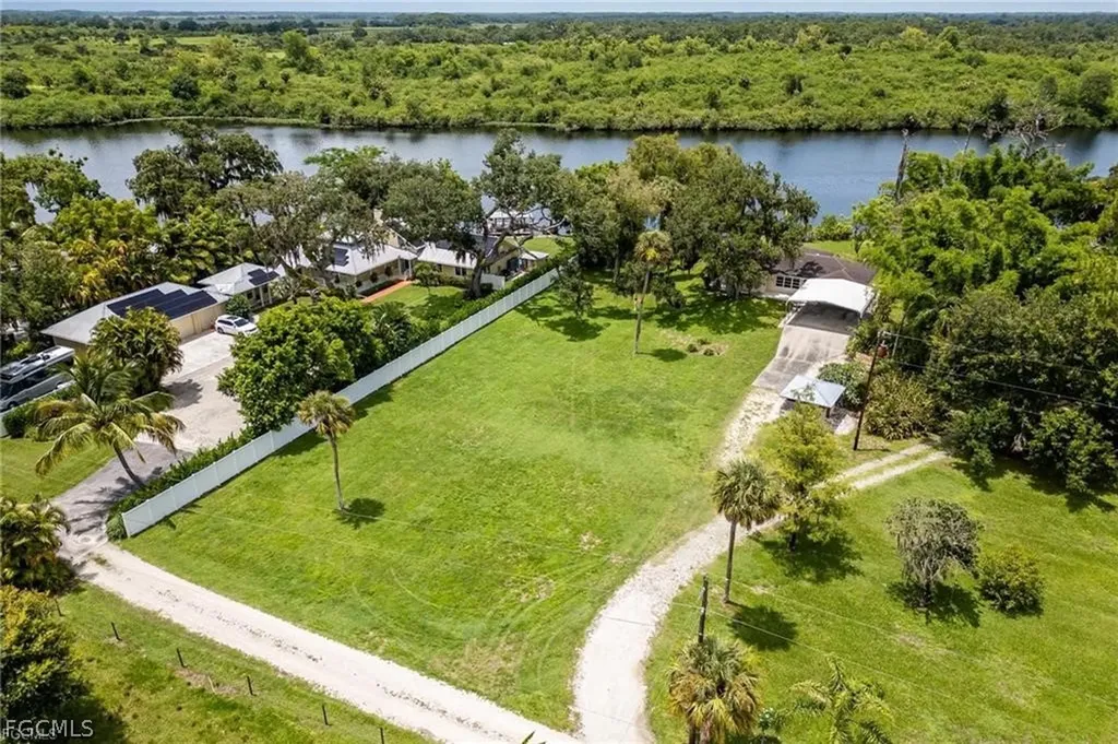 2030 Fort Denaud Road Labelle FL 33935