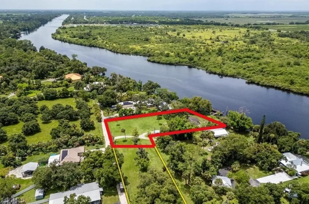 2030 Fort Denaud Road Labelle FL 33935