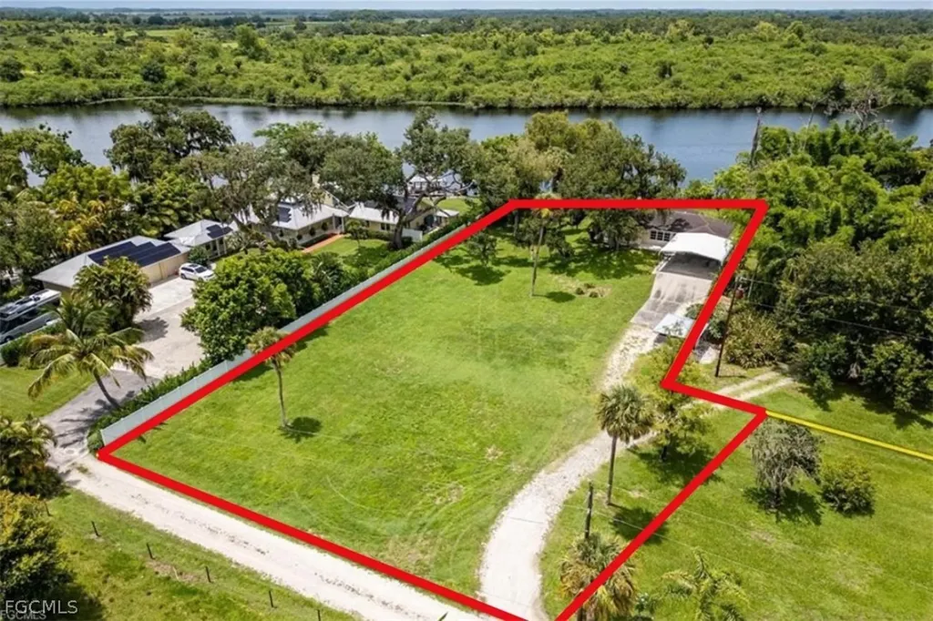 2030 Fort Denaud Road Labelle FL 33935