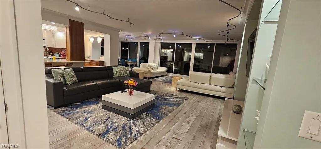 10691 Gulf Shore Drive E Naples FL 34108