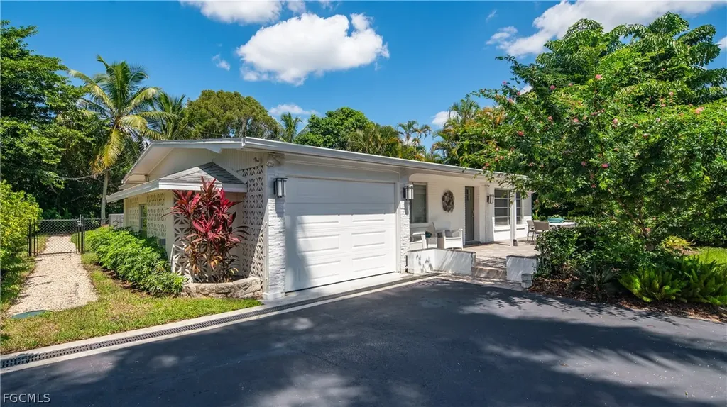 Naples FL, 1051 Cypress Woods Drive