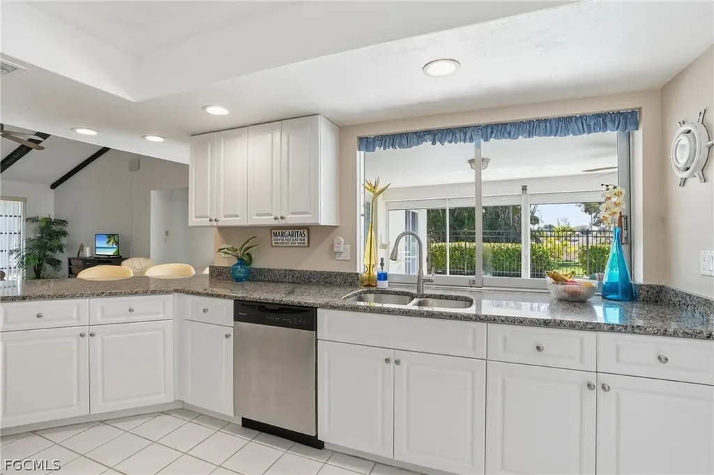 3878 SE 7th Place Cape Coral FL 33904