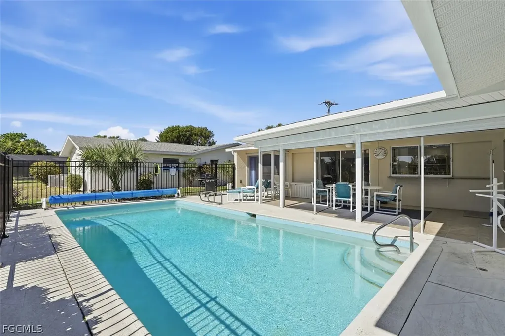 3878 SE 7th Place Cape Coral FL 33904