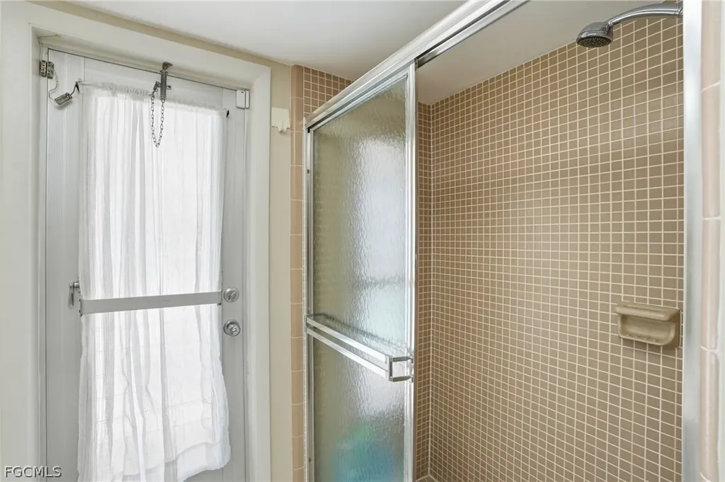 3878 SE 7th Place Cape Coral FL 33904