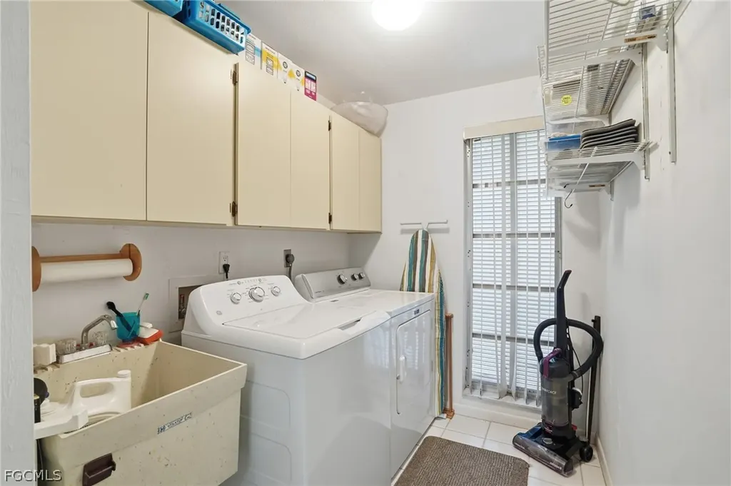 3878 SE 7th Place Cape Coral FL 33904