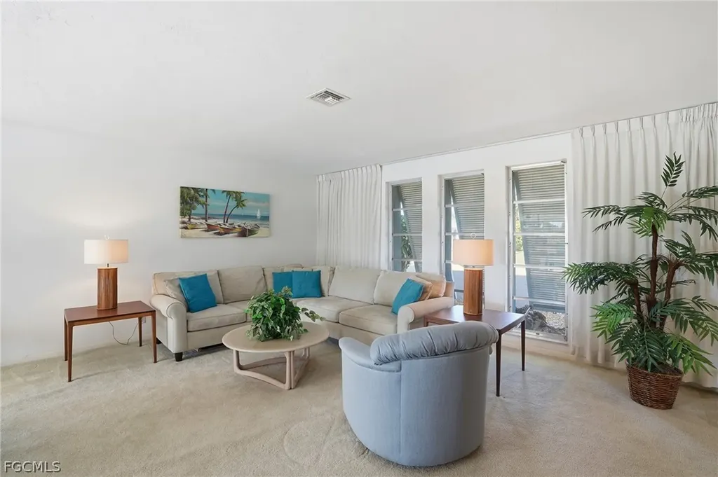3878 SE 7th Place Cape Coral FL 33904