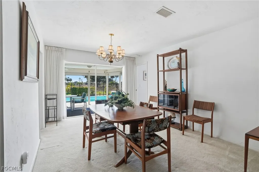 3878 SE 7th Place Cape Coral FL 33904