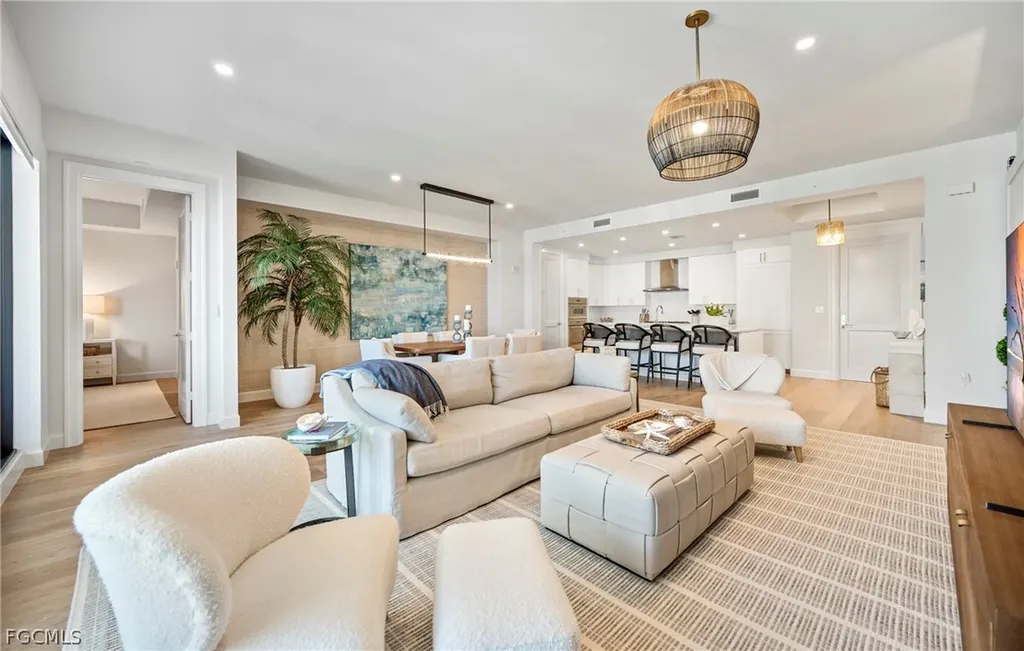 1125 Central Avenue Naples FL 34102
