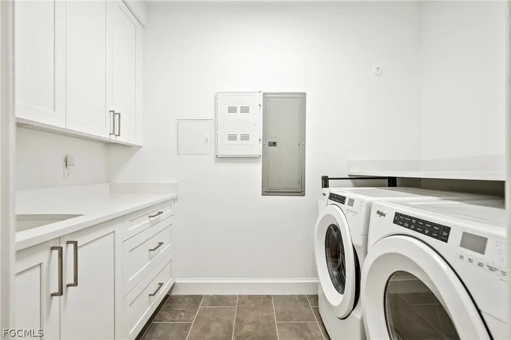 1125 Central Avenue Naples FL 34102