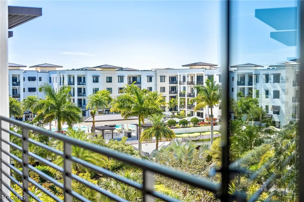1125 Central Avenue Naples FL 34102