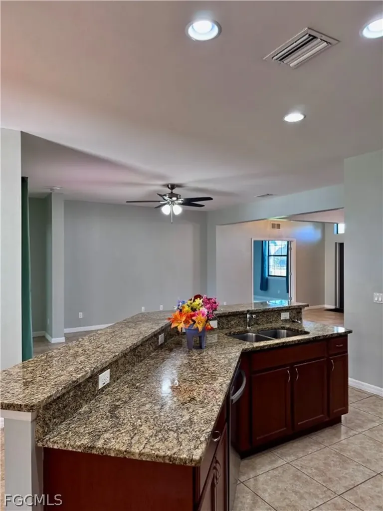 2322 SW 27th Street Cape Coral FL 33914