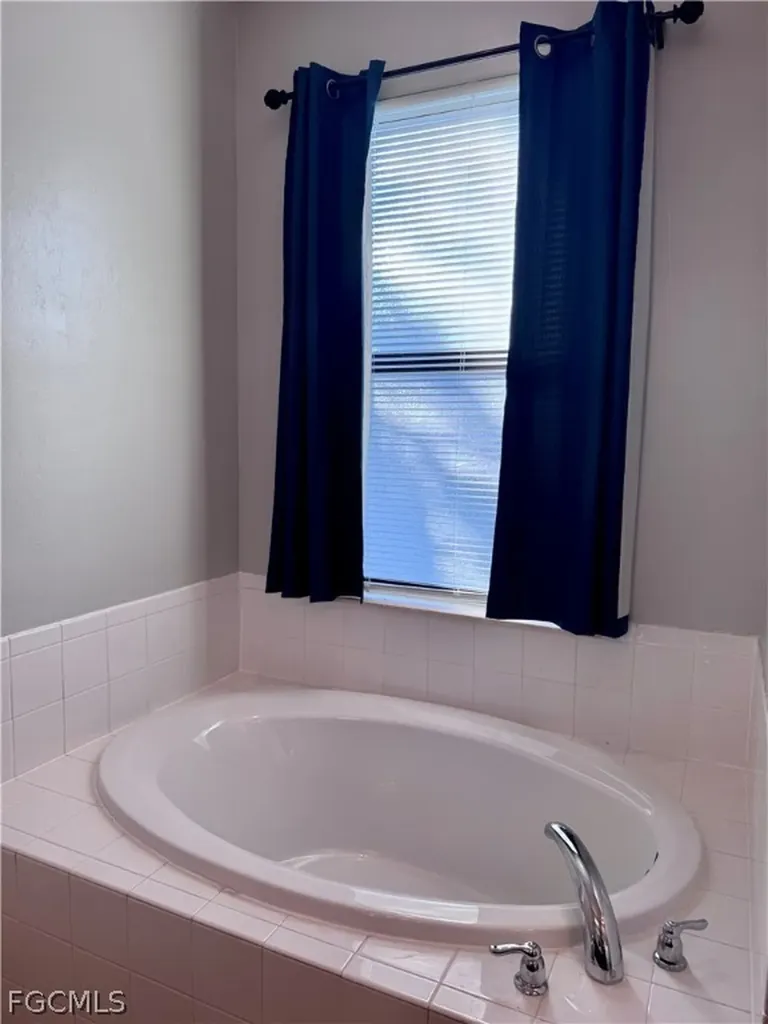 2322 SW 27th Street Cape Coral FL 33914