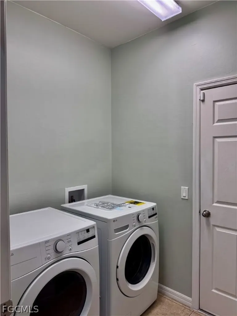 2322 SW 27th Street Cape Coral FL 33914