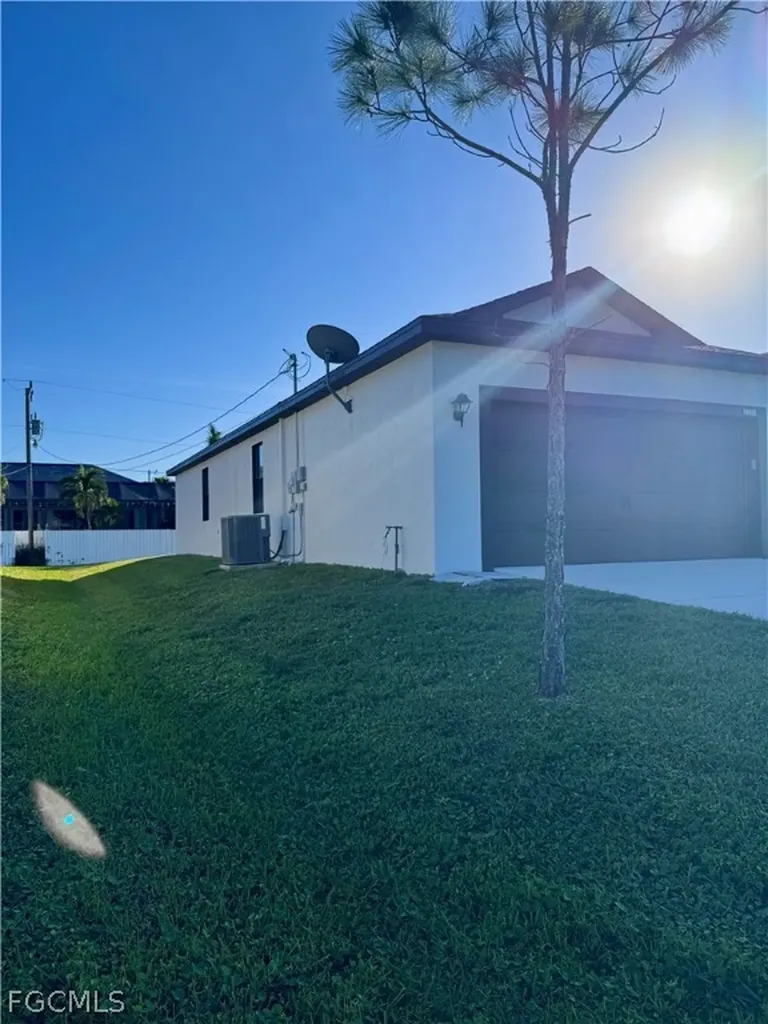 2322 SW 27th Street Cape Coral FL 33914