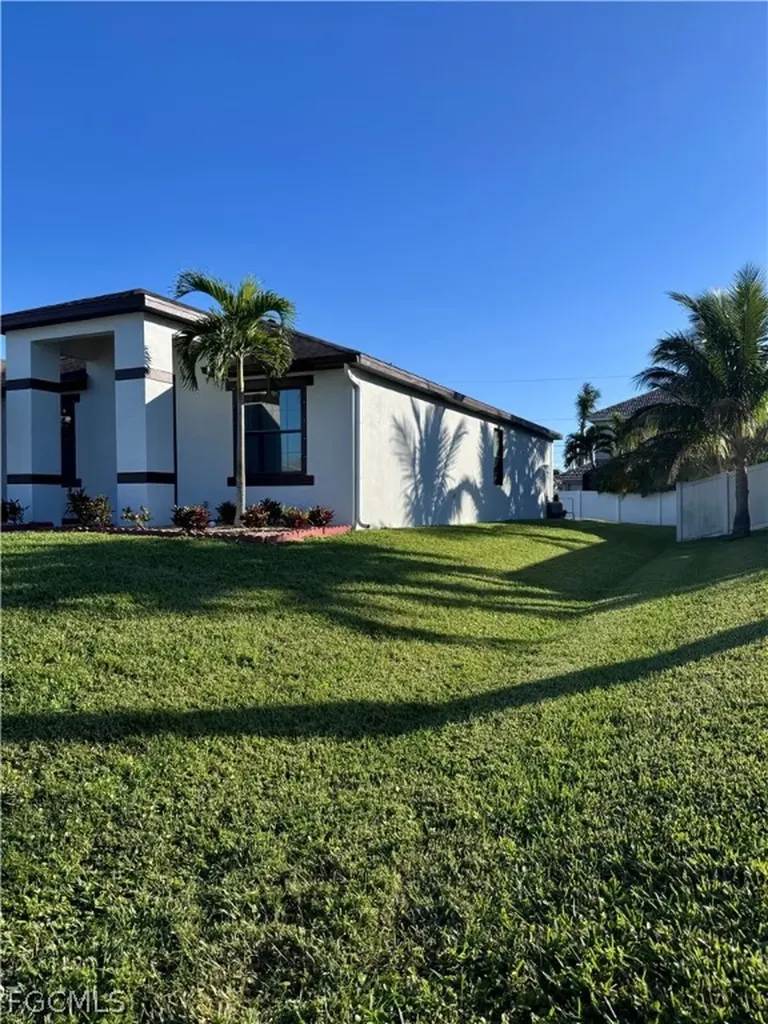 2322 SW 27th Street Cape Coral FL 33914