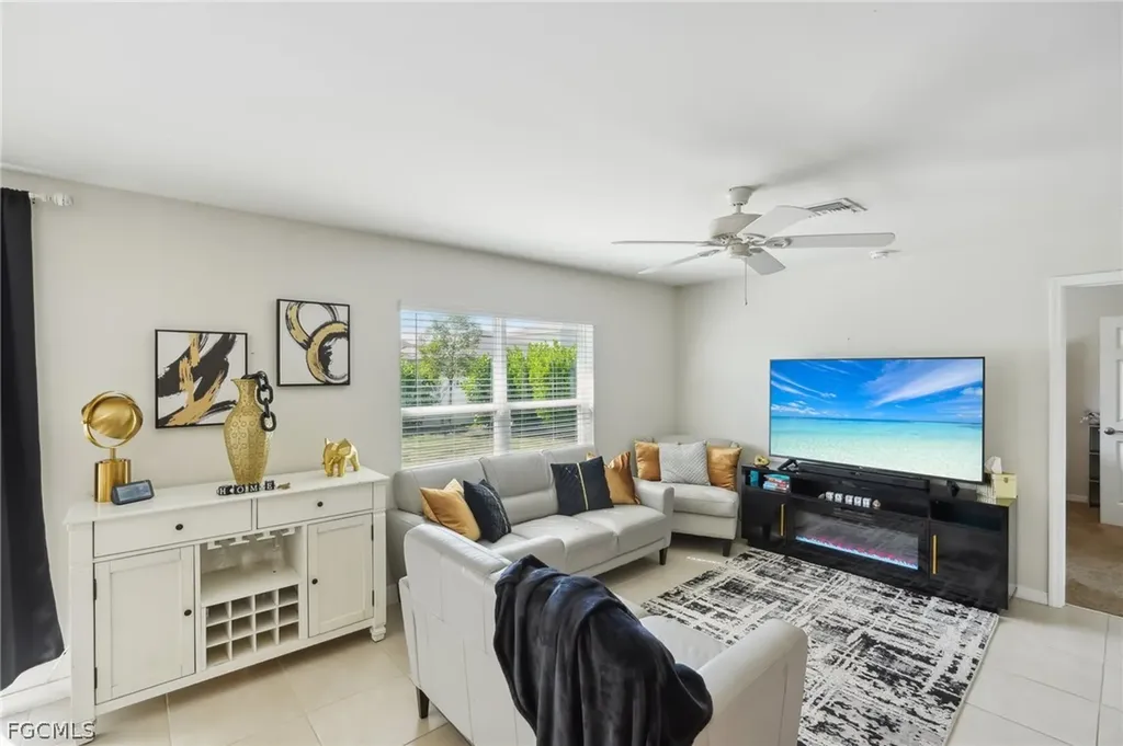 3306 Acapulco Circle Cape Coral FL 33909