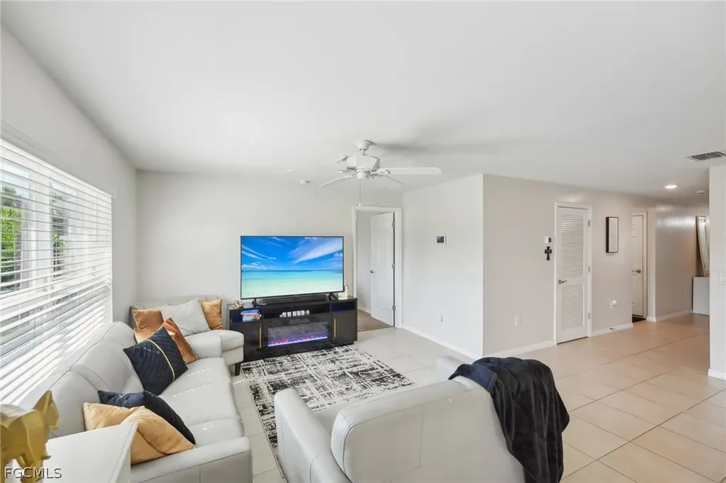 3306 Acapulco Circle Cape Coral FL 33909