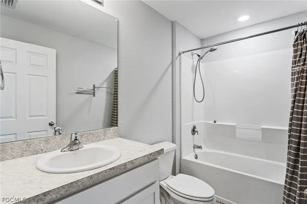 3306 NE 8th Place Cape Coral FL 33909