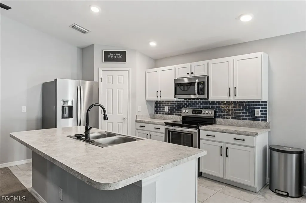3306 NE 8th Place Cape Coral FL 33909