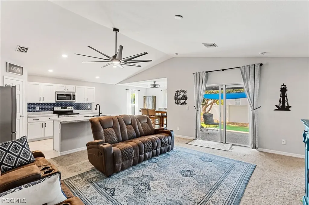 3306 NE 8th Place Cape Coral FL 33909
