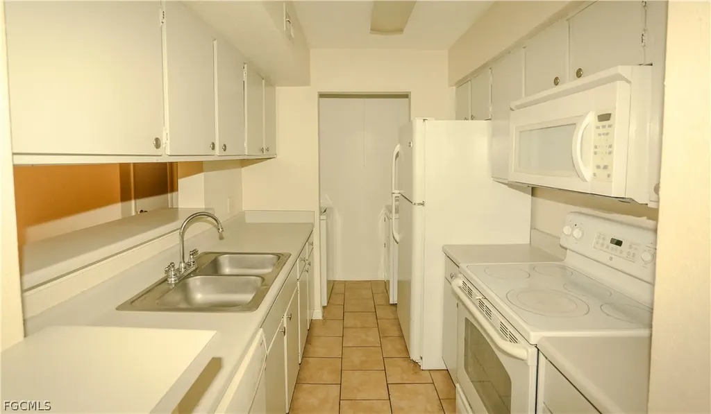 2835 Winkler Avenue Fort Myers FL 33916