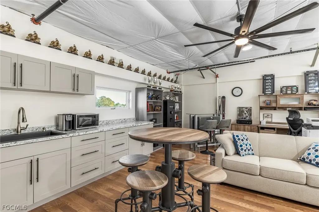 4335 SW 9th Avenue Cape Coral FL 33914
