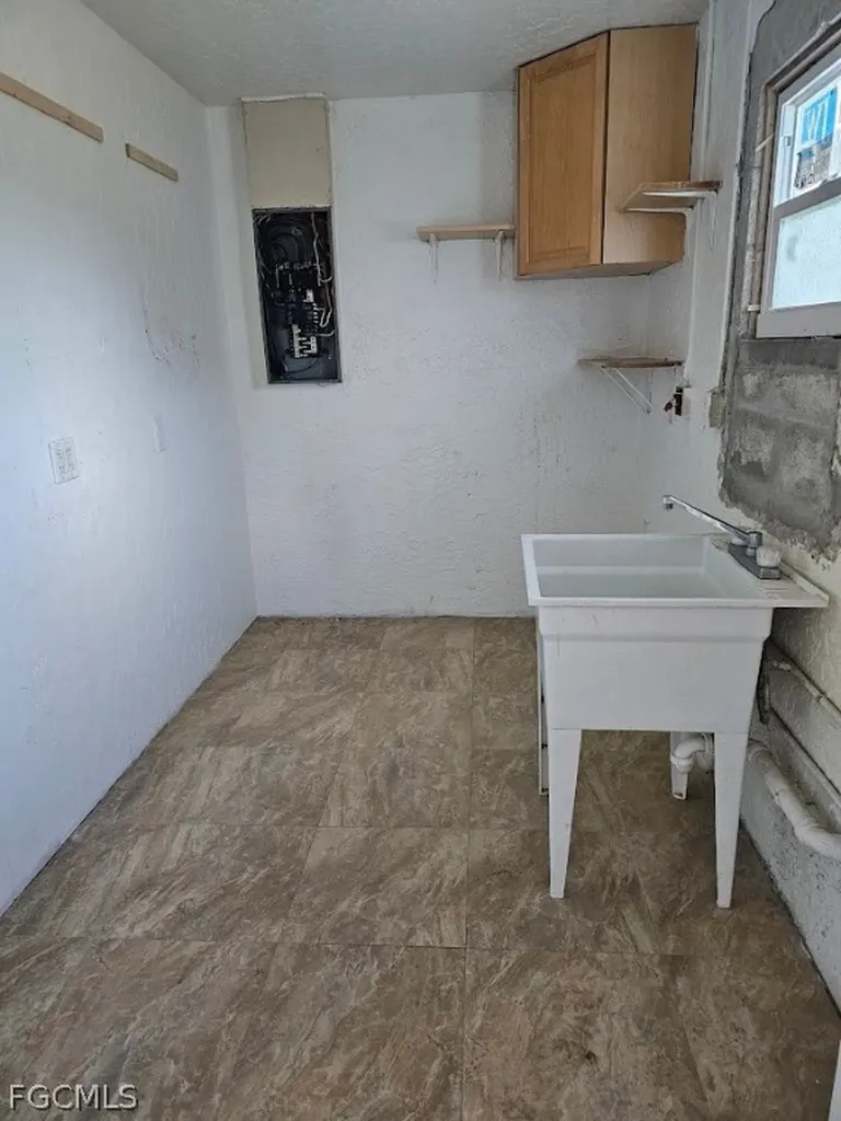 2825 E Cypress Avenue Fort Myers FL 33905