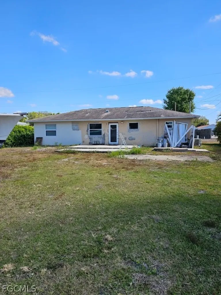 2825 E Cypress Avenue Fort Myers FL 33905