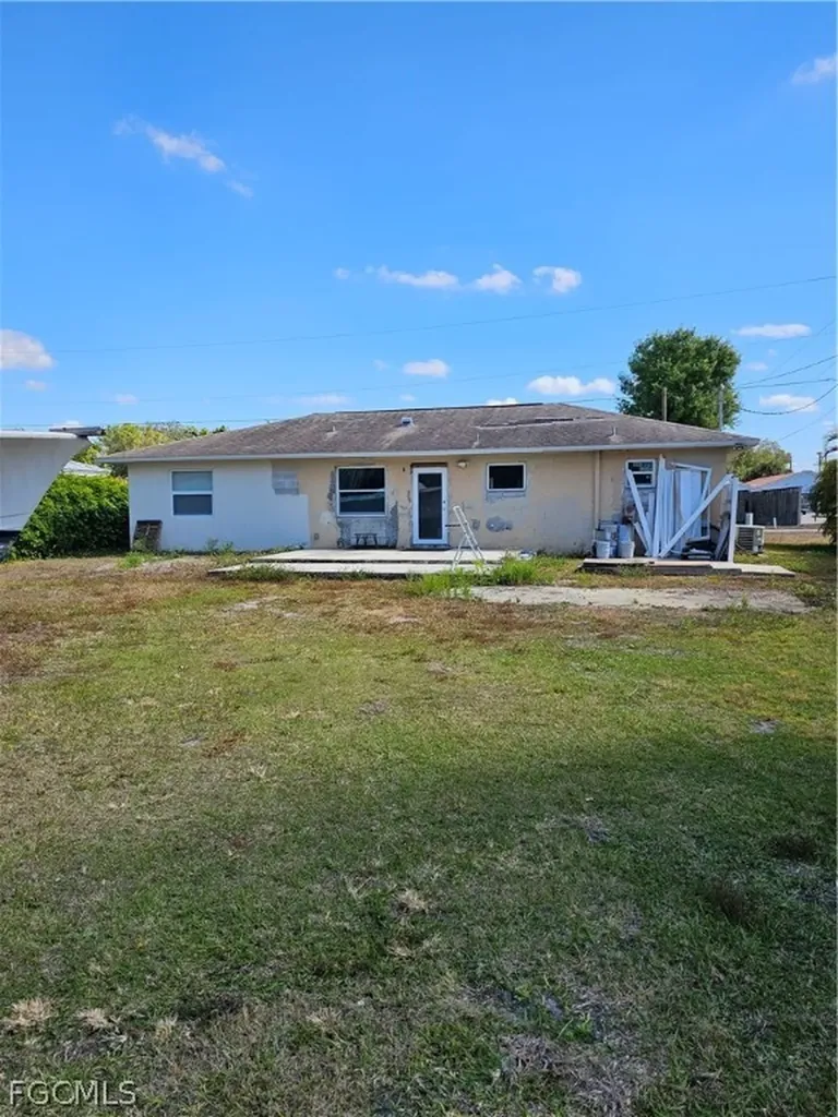 2825 E Cypress Avenue Fort Myers FL 33905