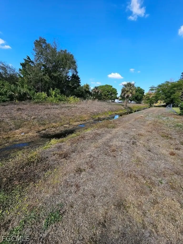 2825 E Cypress Avenue Fort Myers FL 33905