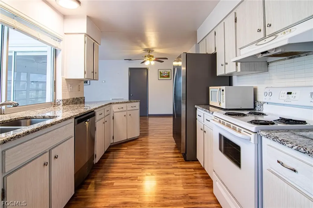 2112 Cornwallis Parkway Cape Coral FL 33904